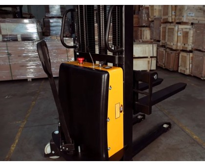 Штабелер TSE1530 с электроподъемом 1500 кг - 3000 мм