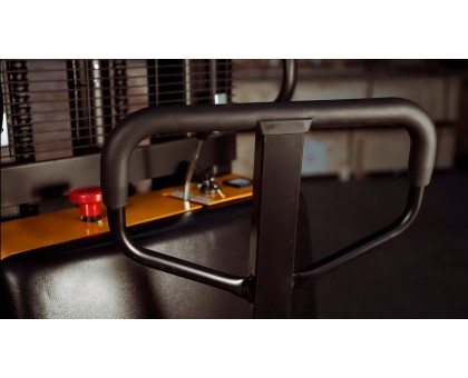 Штабелер TSE1530 с электроподъемом 1500 кг - 3000 мм