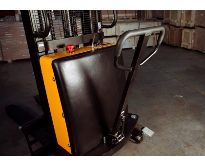 Штабелер TSE1530 с электроподъемом 1500 кг - 3000 мм